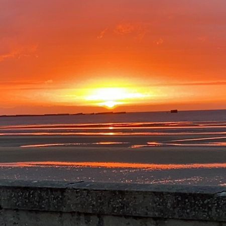 Gites "Plage" Ou "Pieds Dans L'Eau" En Front De Mer A Asnelles , 3Km D'Arromanches, 10Km De Bayeux Eksteriør billede