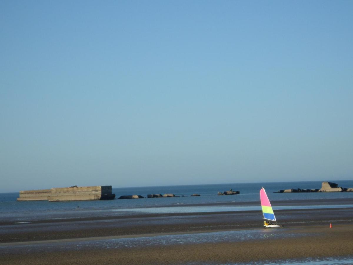Gites "Plage" Ou "Pieds Dans L'Eau" En Front De Mer A Asnelles , 3Km D'Arromanches, 10Km De Bayeux Eksteriør billede